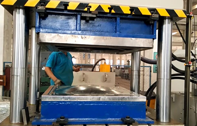 沃達水箱(xiang)拉伸機