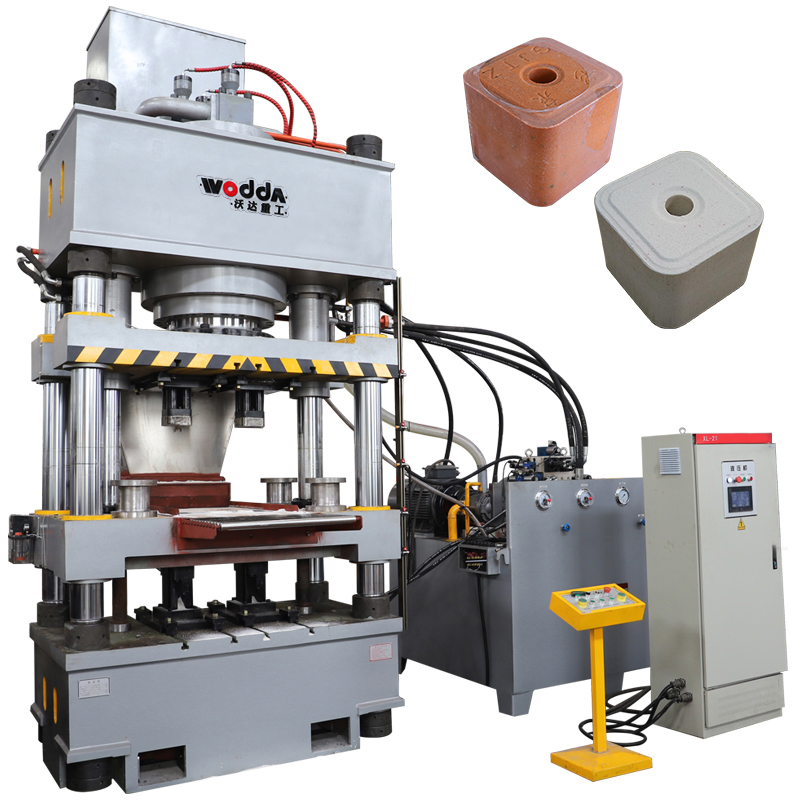 第四(si)代牛羊舔(tiǎn)磚液壓機(jī)