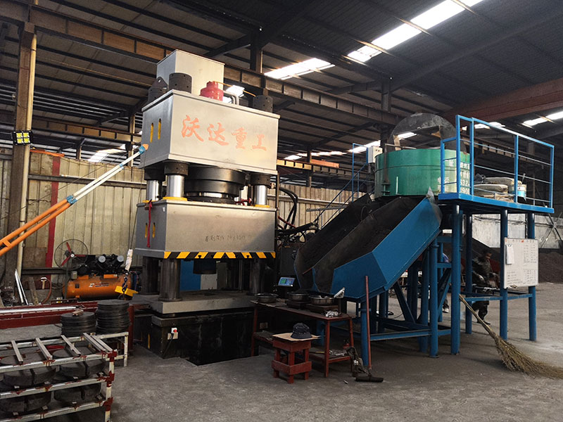 複合型墜砣成型液壓機 複合型墜砣成型液壓機