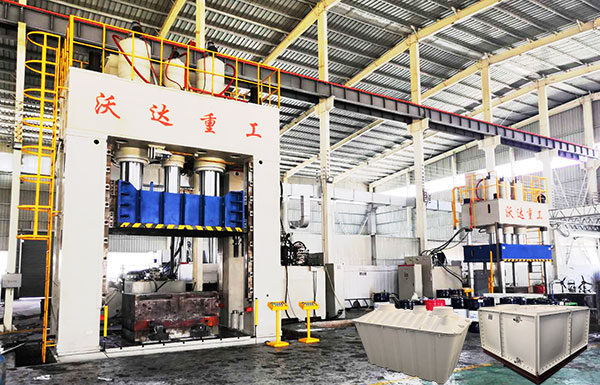 2000噸液(ye)壓機模壓SMC玻(bō)璃鋼化糞池(chi)視頻