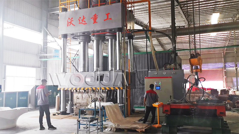 2000噸液壓(ya)機模壓SMC玻(bō)璃鋼風機(jī)