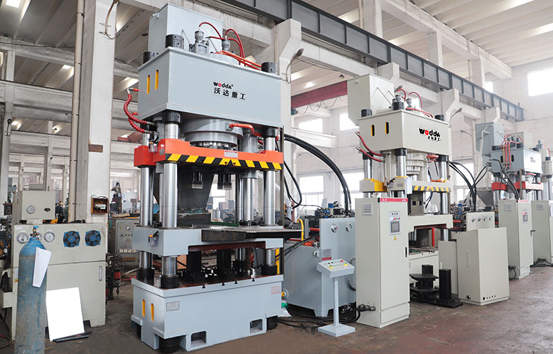 630噸牛羊舔(tiǎn)磚液壓機鹽(yán)磚機視頻