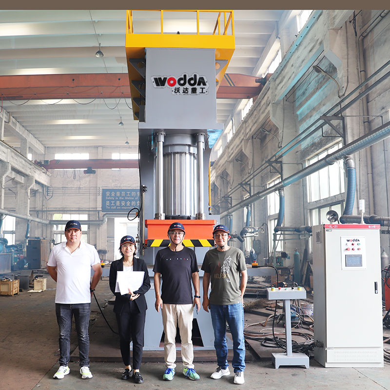 客戶試機630噸單柱液壓機 客戶試機630噸單柱液壓機