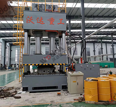 800噸汽車(chē)配件四柱(zhu)液壓機