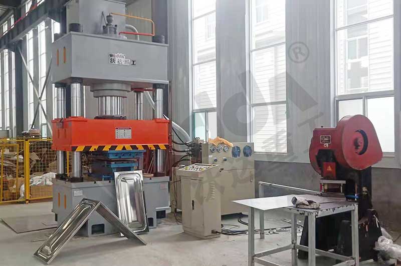 不鏽鋼水箱成型液壓機