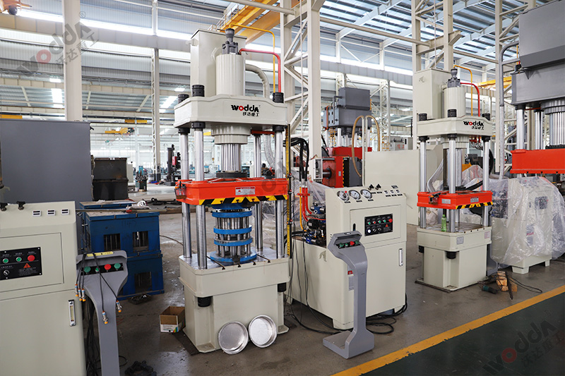 四柱液壓機頂出缸工作過程 四柱液壓機頂出缸工作過程