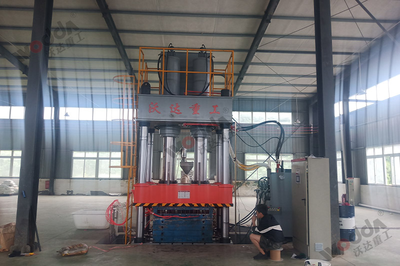 630噸塑料托盤液壓機實景圖 630噸塑料托盤液壓機實景圖