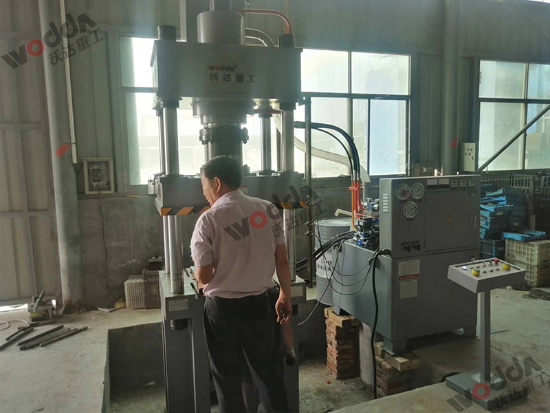 200噸不鏽鋼離心風機成型液壓機