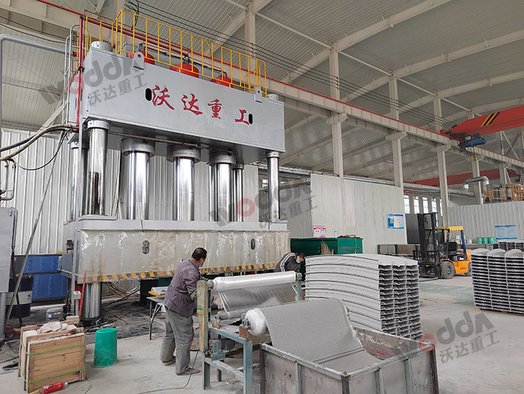 2000噸四柱液壓機模壓玻璃鋼電纜橋架玻璃鋼防腐闆 2000噸四柱液壓機模壓玻璃鋼電纜橋架玻璃鋼防腐闆