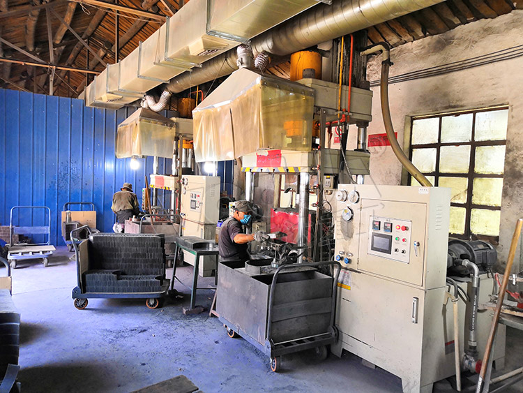 刹車片鋼背成型液壓機.jpg 刹車片鋼背成型液壓機.jpg