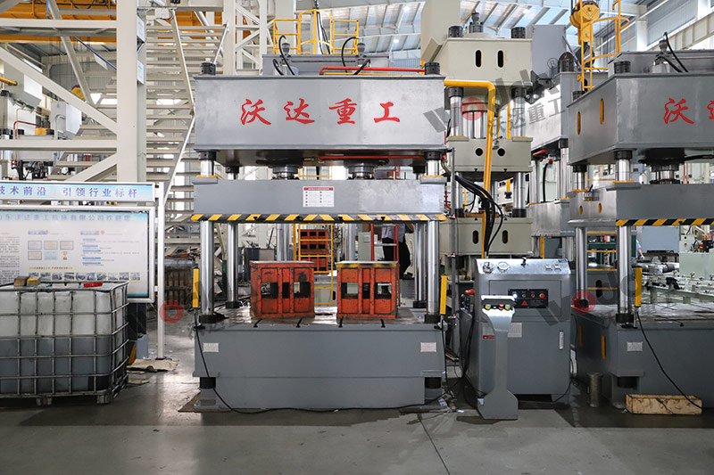 200噸四柱液壓機（台面2000*1500mm）