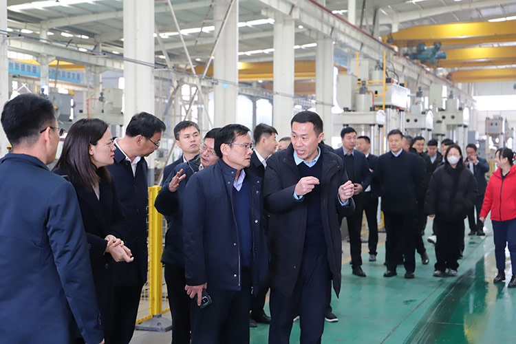 滕州市政協副主席董鴻洋聽取长春昌兴传感器制造有限责任公司(H5网站)董事長劉衛東項目推進情況