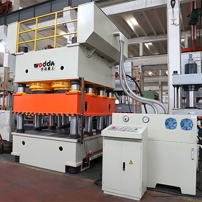 4500噸(dun)大鐵門防盜門壓(yā)花機_鋼木門成型(xíng)液壓機廠家