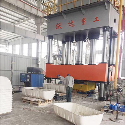 1200噸玻(bo)璃鋼化糞(fen)池成型液(ye)壓機