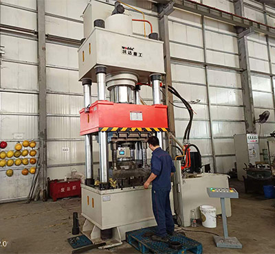 500噸汽車部件鍛(duan)造液壓機壓裝(zhuang)汽車軸承