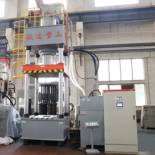 630噸活性炭(tan)成型液壓機_630噸(dun)四柱液壓機