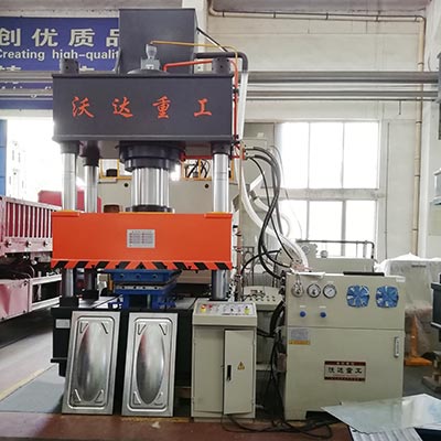 500噸不鏽鋼水箱(xiang)闆成型液壓機(ji)_四柱液壓機廠(chǎng)家