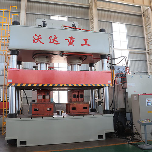 1000噸SMC玻璃鋼(gāng)水箱成型液壓(ya)機_1000噸液壓機定(ding)制